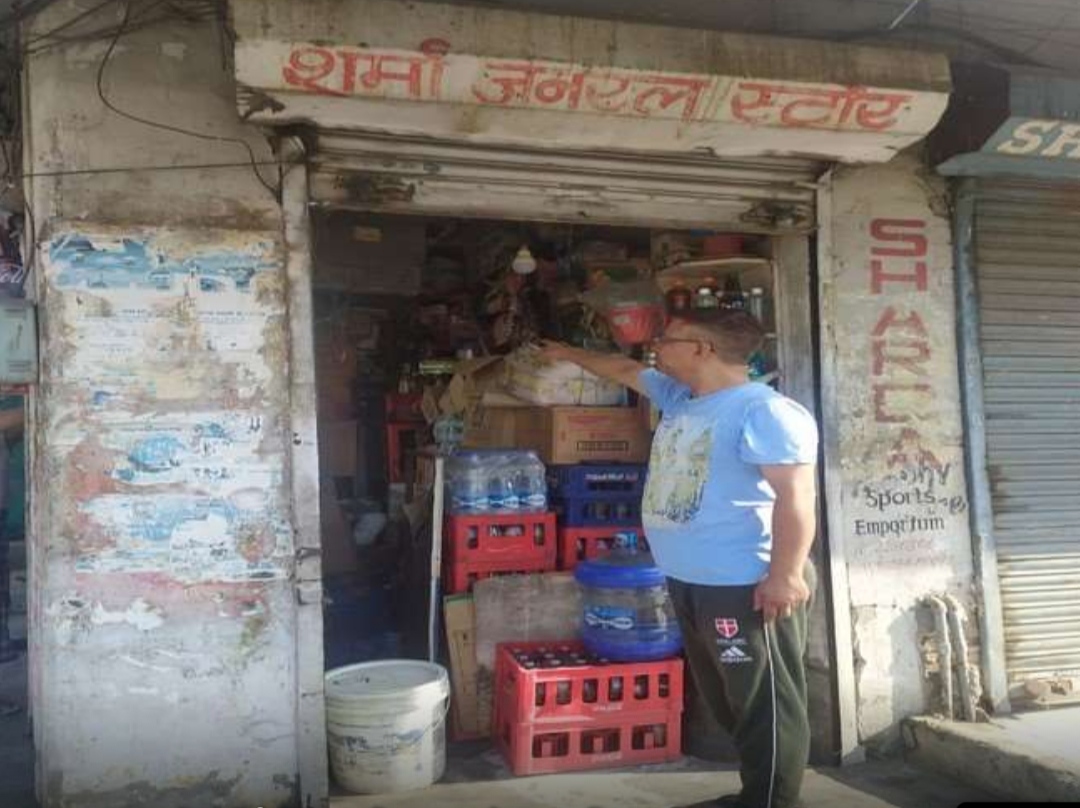 Thieves targeted a grocery shop near Jhandiawala Peer Chowk in Jalandhar, police reached the spot