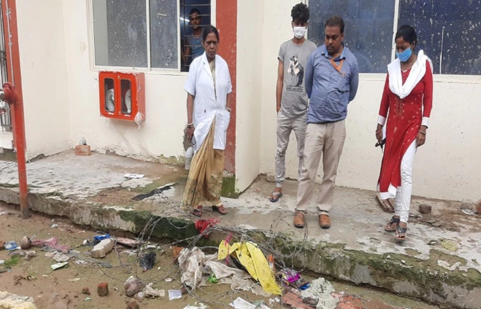 Nursing college student was talking to her husband on the phone on the terrace, suddenly fell down due to slipping feet