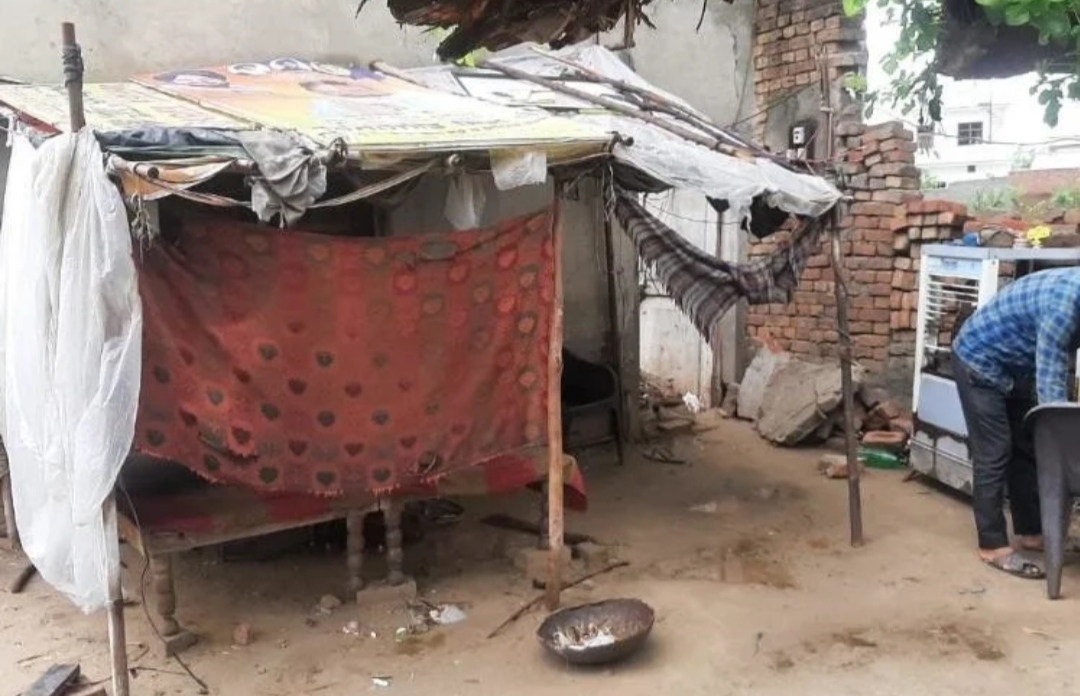 Traumatic accident in Punjab, the roof of the house fell due to rain, husband dies, wife injured due to being buried