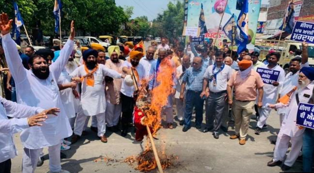 shiromani-akali-dal-and-bahujan-samaj-party-burnt-the-effigy-of-gagan-mann-in-jalandhar