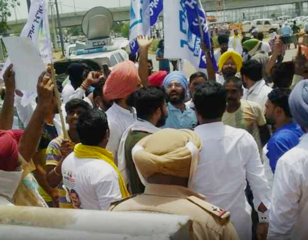 politics-heats-up-over-power-crisis-in-punjab-aap-protested-against-the-government