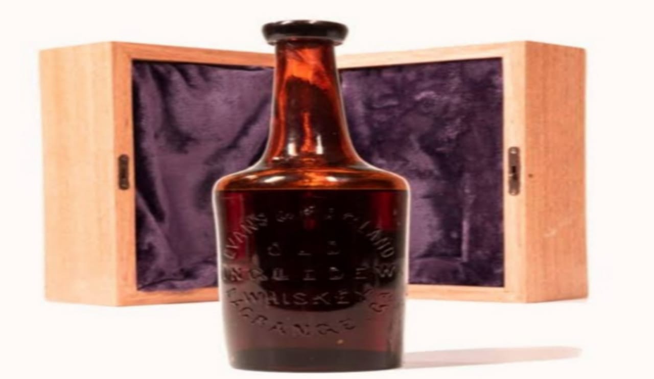 A bottle of whiskey sold for one crore rupees, what is the secret, read the news