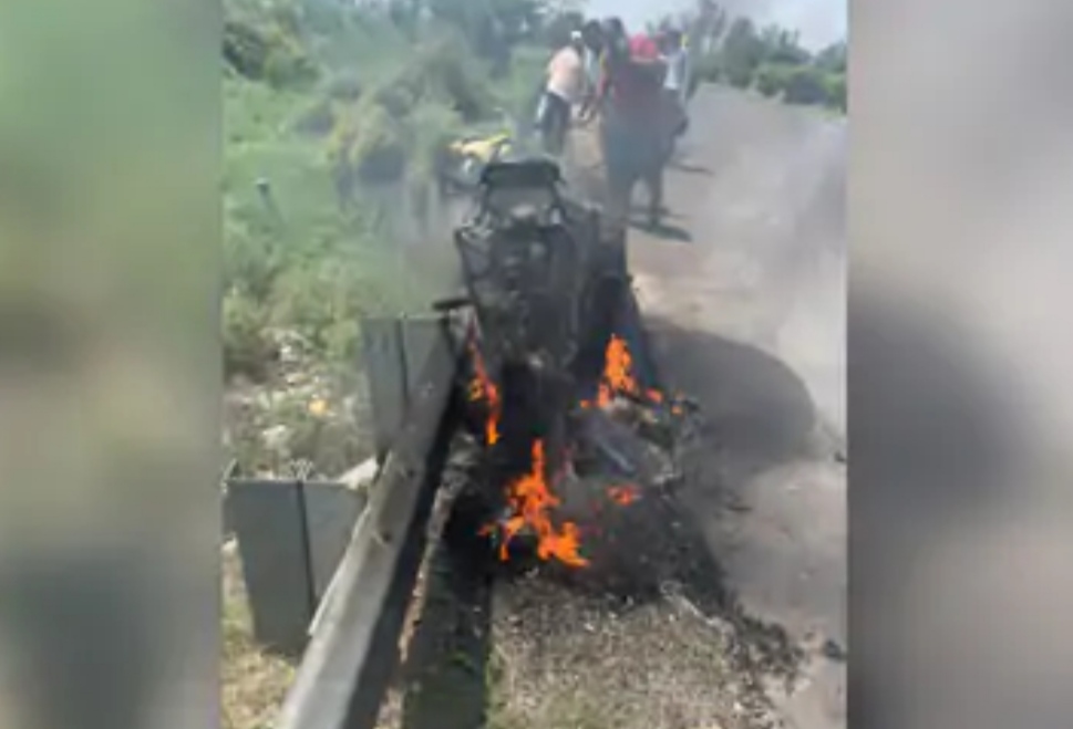 Major accident in Jalandhar, bike burnt down after hitting railing, young man badly injured