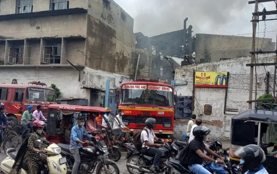 Massive fire in Hindustan Tires factory, loss of crores of rupees