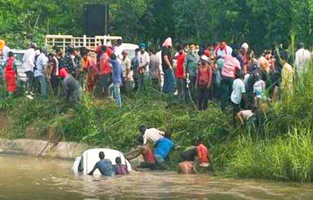 car fell in Ludhiana's Sindhwa canal, three people died tragically