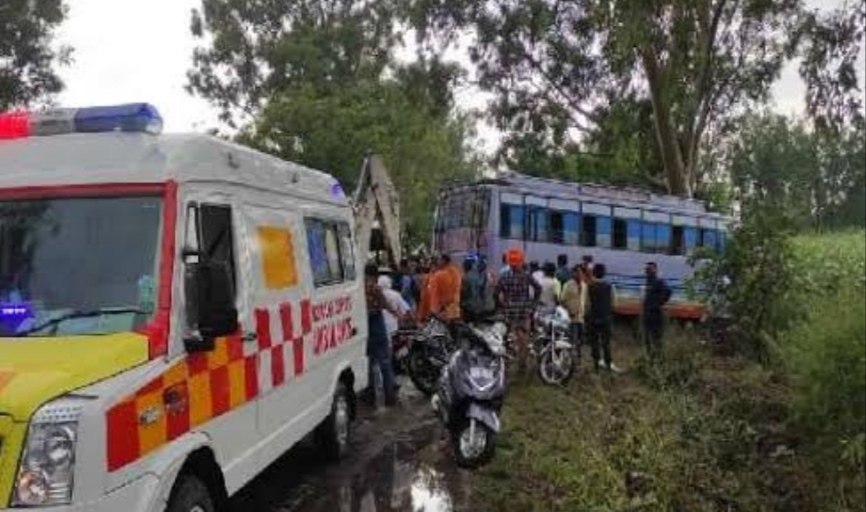 Horrible accident in Rampur village of Hoshiarpur, uncontrollable bus collided with tree, 30 people injured