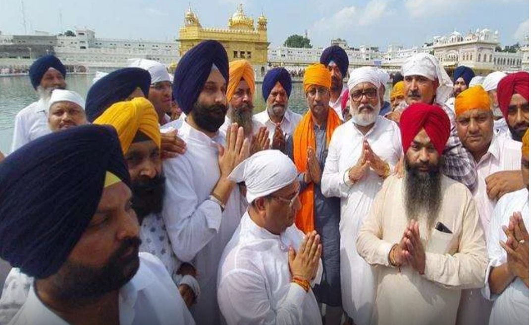 former minister Anil Joshi arrived at Darbar Sahib