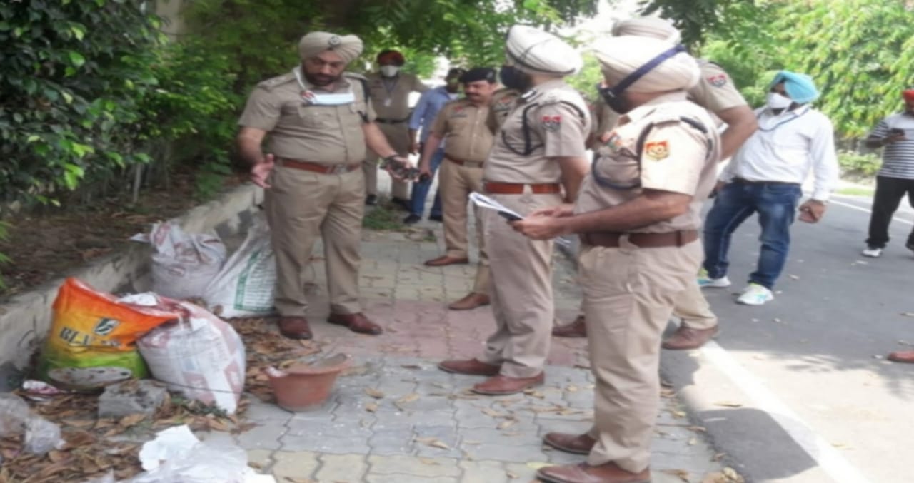 Panic spread due to hand grenade found in Amritsar 2 days before Independence Day, Bomb Disposal Squad reached the spot