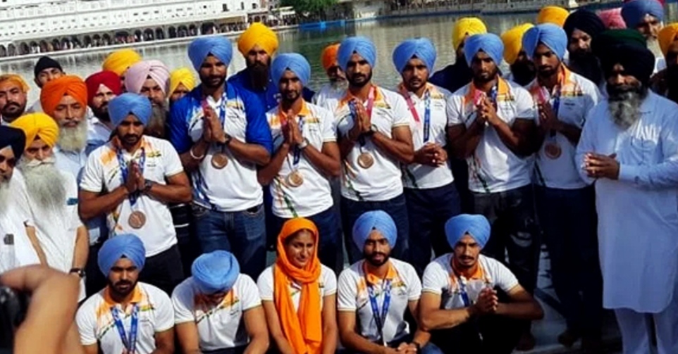 Hockey players who returned to Punjab from the Olympics received a grand welcome in Amritsar, SGPC gave a check of one crore reward