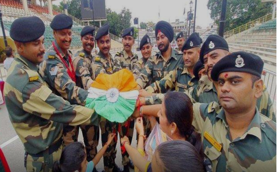 Special Rakshabandhan on India-Pakistan Attari border, women tie special tricolor rakhi on the wrists of soldiers