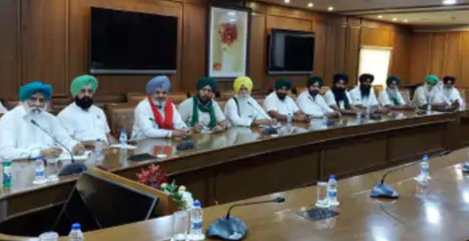 In Chandigarh, the meeting between Minister Sukhjinder Randhawa and farmer leaders remained inconclusive