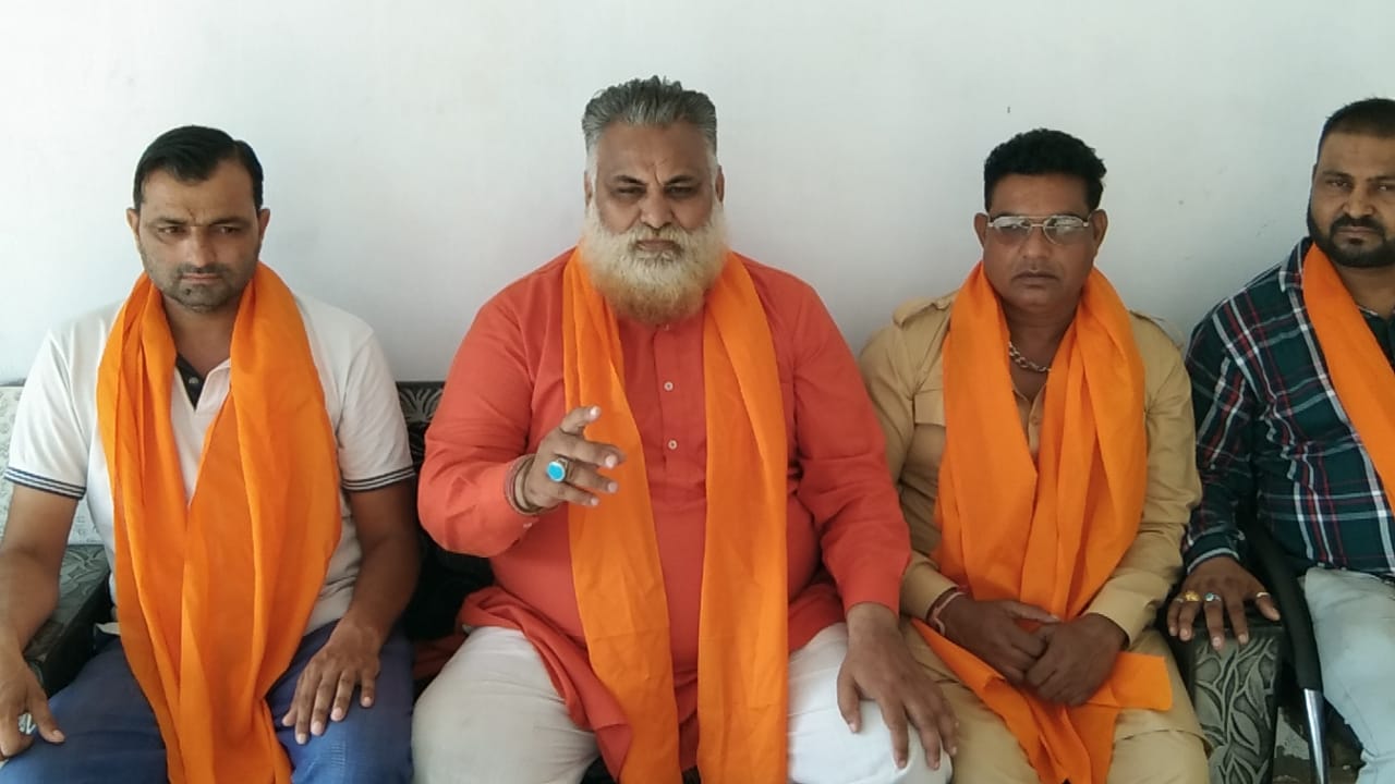 Demand raised to arrest Acharya Anirudh, who hurt the sentiments of Valmiki samaaj