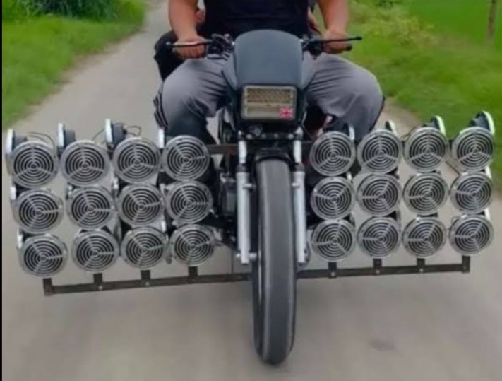 Punjab youth put 48 horns on his motorcycle to increase followers and likes on internet media