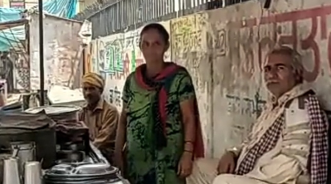 Nausarbaaz ran away with 1500 rupees and earrings from an elderly couple who set up a naan street near Ghas Mandi Chowk in Jalandhar.