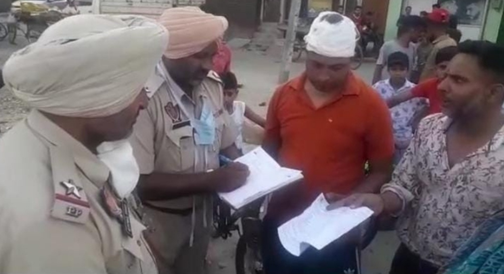 Bullying of youth in Santokhpura, Jalandhar, first called a friend on the pretext and then brutally beat him up, set the bike on fire