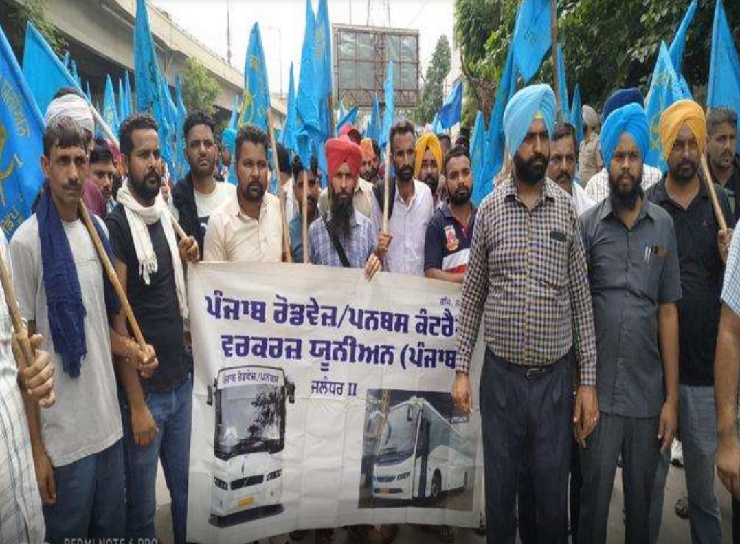 Punjab Roadways, PUNBUS and PRTC workers adamant on the demand for regularization, warned of jamming the Jalandhar-Delhi National Highway