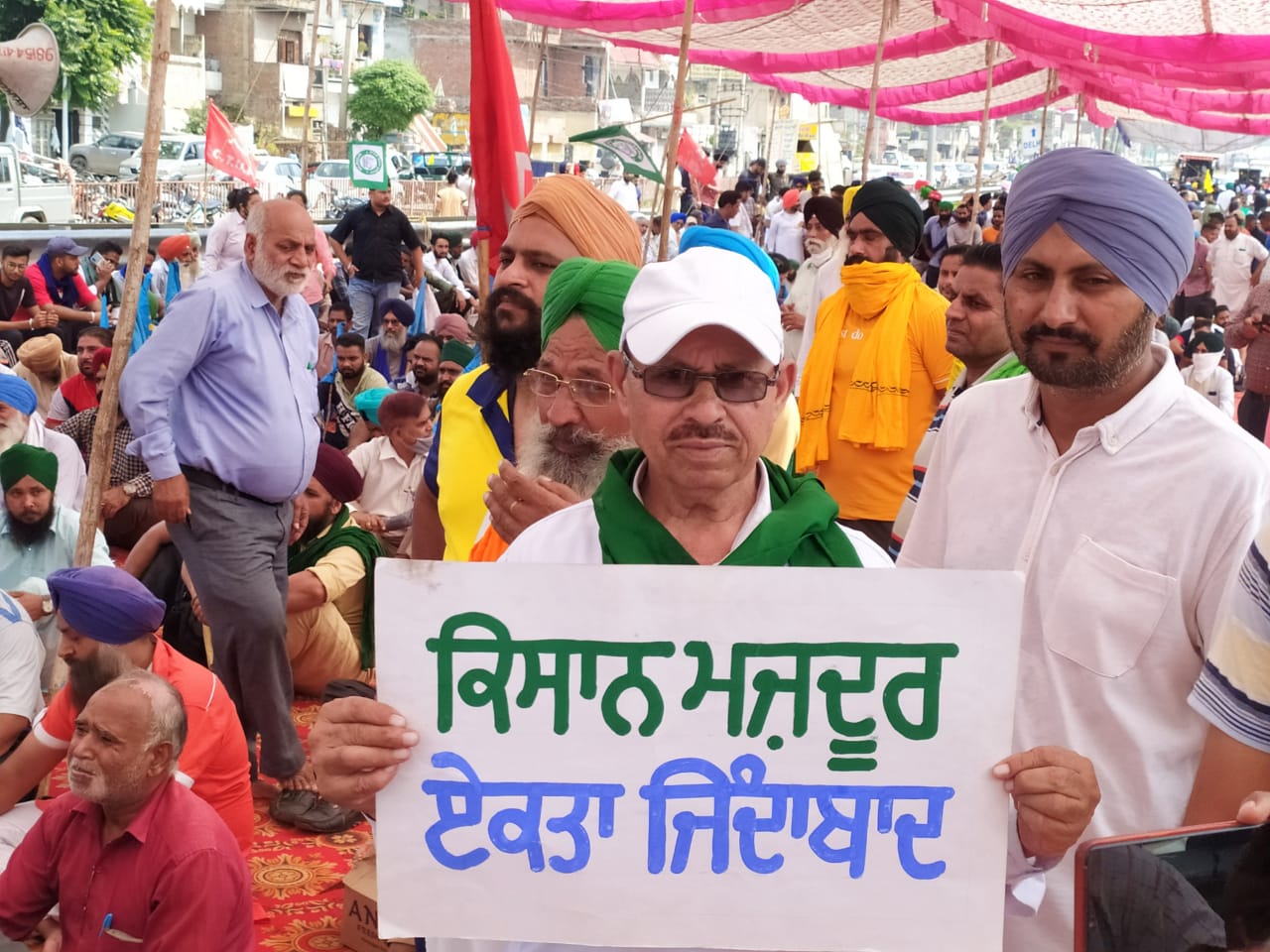 Full effect of farmers' Bharat bandh in Jalandhar, market, bus, rail, highway will remain closed till 4 pm, shopkeepers will also support