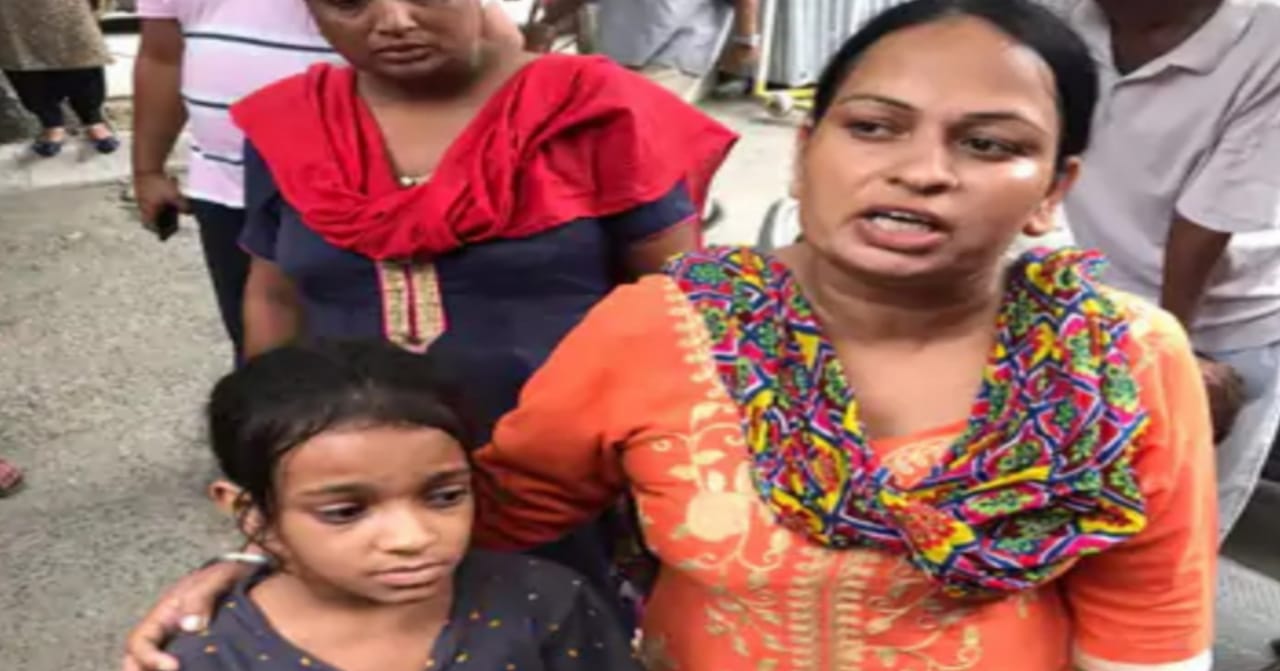 Attempts to steal a 9-year-old girl from Jalandhar's Civil Hospital in broad daylight failed, the accused woman was handed over to the police