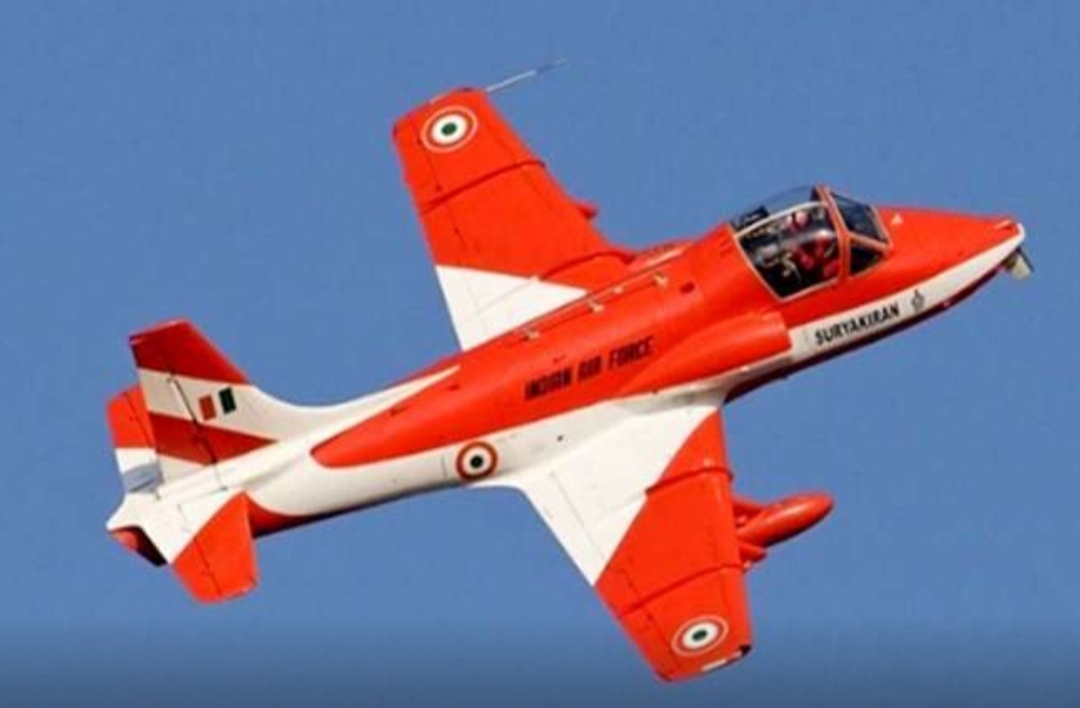 In Jalandhar, the aircraft of Surya Kiran team performed acrobatics in the sky, attracted people's attention