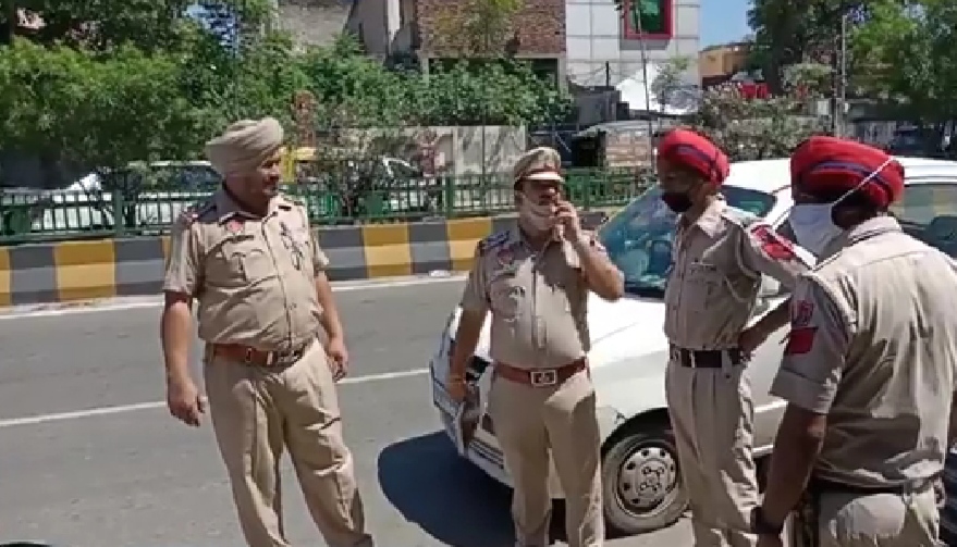 Gold bangles robbed from woman by forcibly giving lift in broad daylight in Jalandhar, police reached the spot