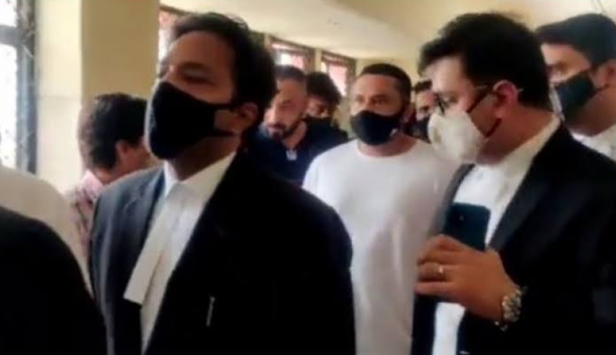 Yo Yo Honey Singh appeared in Delhi's Tis Hazari Court in domestic violence case