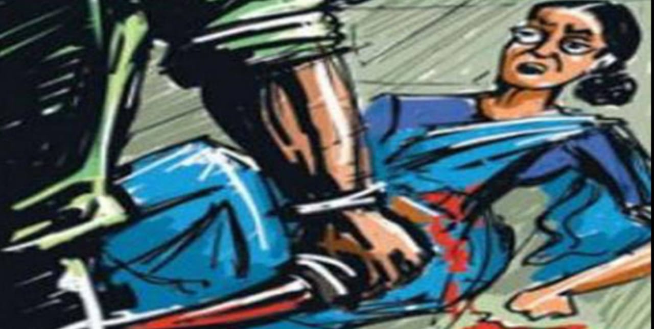 In Pathankot, son jumped from the roof trying to escape after brutally killing his mother, was seriously injured