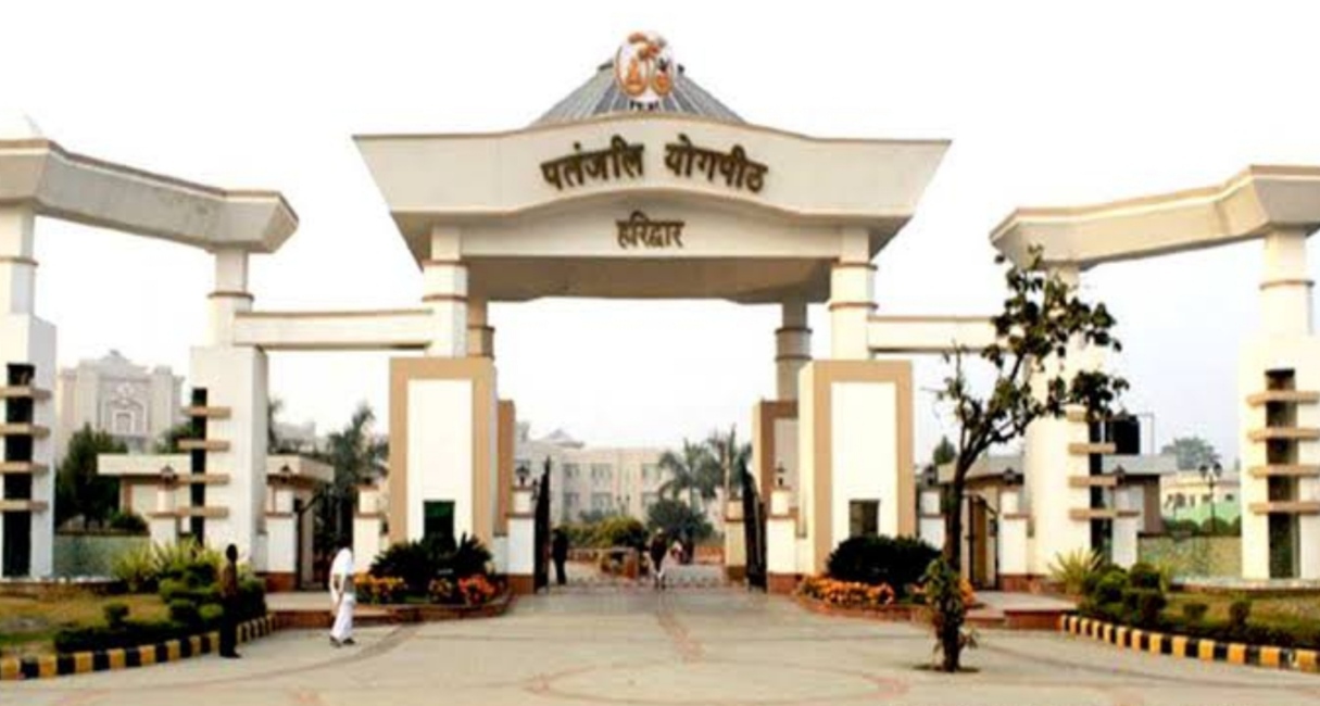 Big news: Sadhvi of Patanjali Yogpeeth jumped from the roof of Gurukul, created a stir