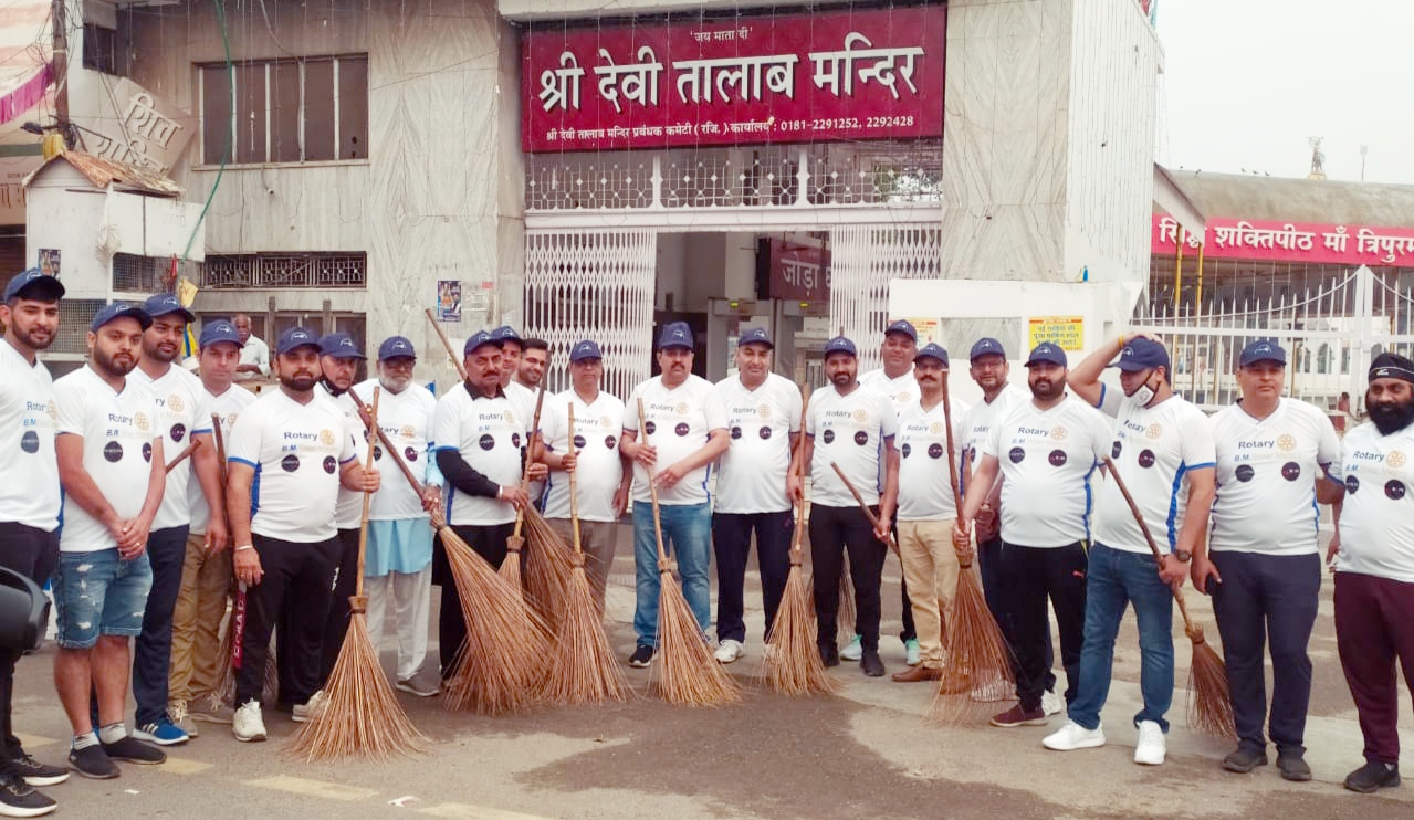Members of Rotary Club Jalandhar East celebrated Mahatma Gandhi Jayanti in a special way