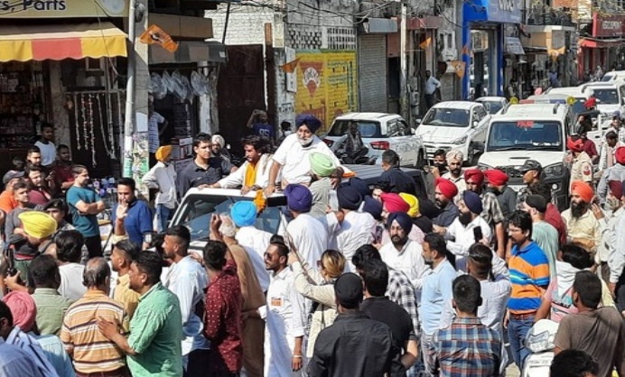 SAD chief Sukhbir Badal took out roadshow at Phagwara Gate in Jalandhar