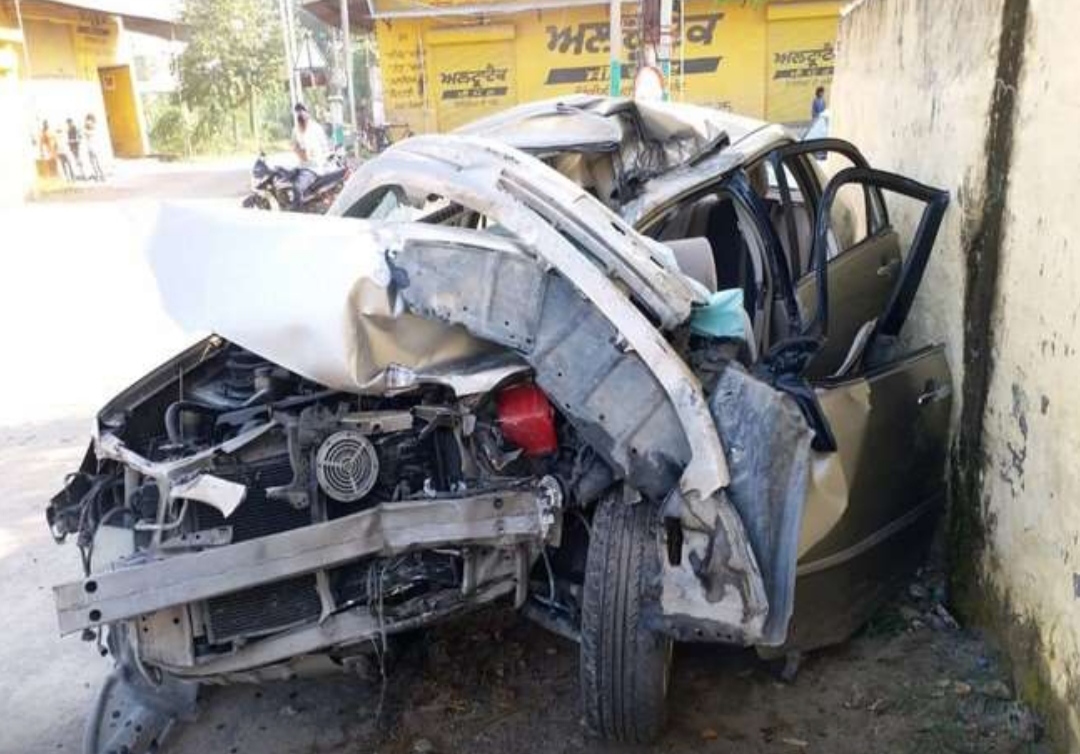 Terrible road accident on Jalandhar-Pathankot National Highway, 3 people of the same family in the car died, 3 seriously injured