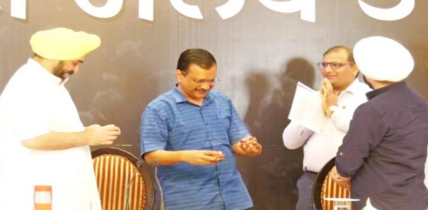 Delhi CM Arvind Kejriwal held a meeting with entrepreneurs at Bath Castle in Jalandhar, made many big promises
