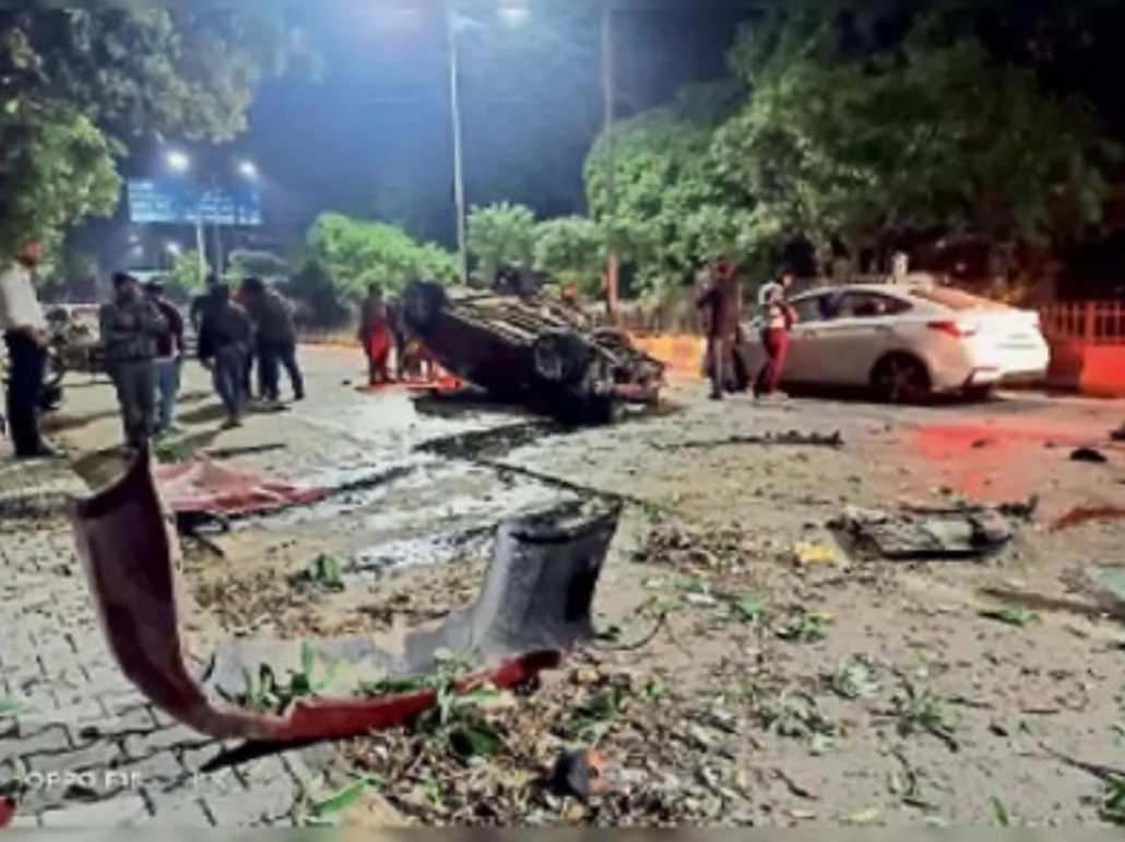 Speeding car overturned uncontrollably in Jalandhar's Kapurthala Chowk, one died on the spot, two seriously injured