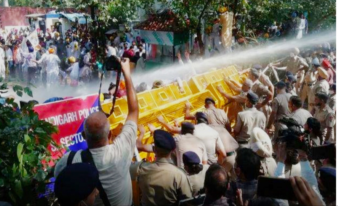 AAP protests in Chandigarh against Lakhimpur violence, tries to surround Raj Bhavan