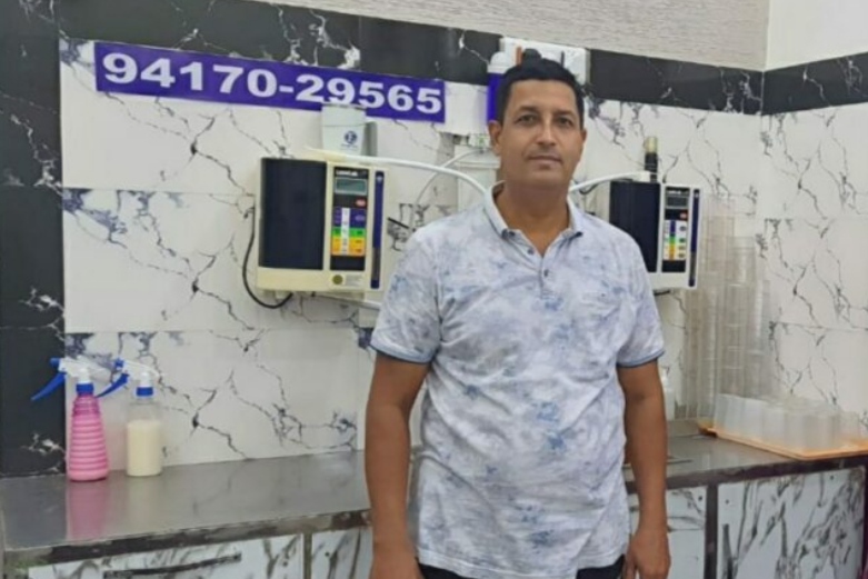 Sanjeev Kumar Chambyal is doing the service of providing 24 hours Kangen Water in view of the outbreak of Dengue and low platelets.
