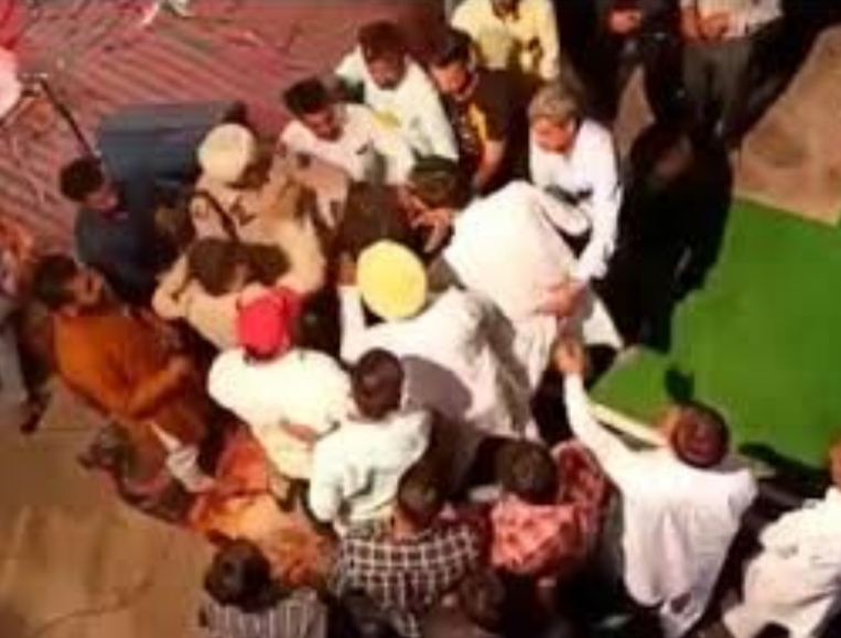 Congress MLA Joginder Pal's hooliganism in Punjab, the young man asked a question about development works - then he was beaten up publicly