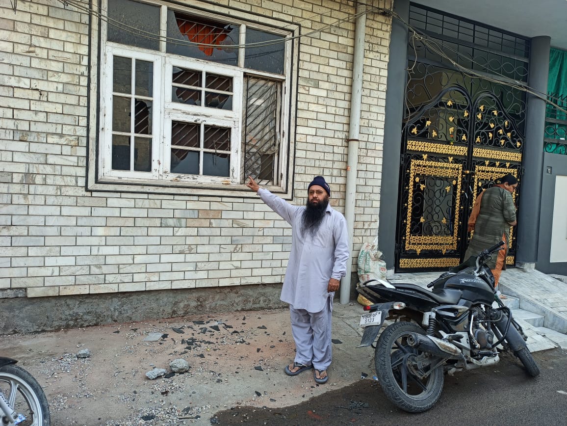 In Gobind Nagar, one side rained brick and stone on the other side's house in a dispute over a minor issue.