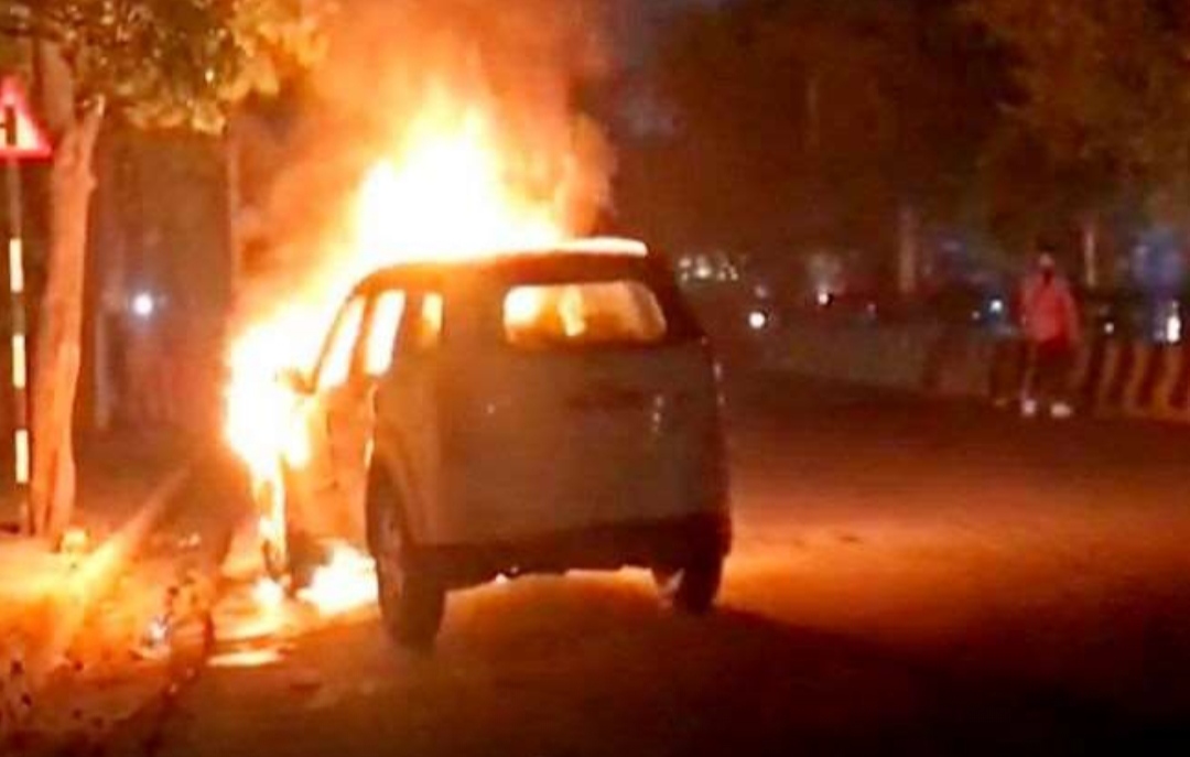 A car burnt down due to a sudden fire in Jalandhar's Football Chowk