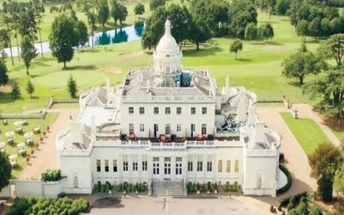India's richest man Mukesh Ambani bought a magnificent palace spread over 300 acres in London
