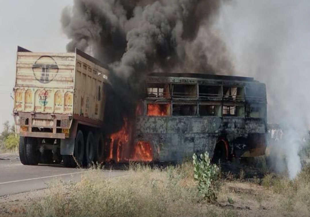 Tragic death of 12 people due to scorching fire in a horrific road accident caused by collision of bus and trailer