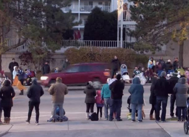 Big news: Speeding SUV tramples people, 5 killed, more than 40 injured