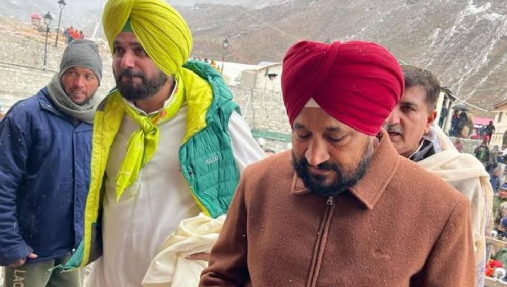 Punjab CM Charanjit Channi and Navjot Singh Sidhu arrived together to visit Kedarnath
