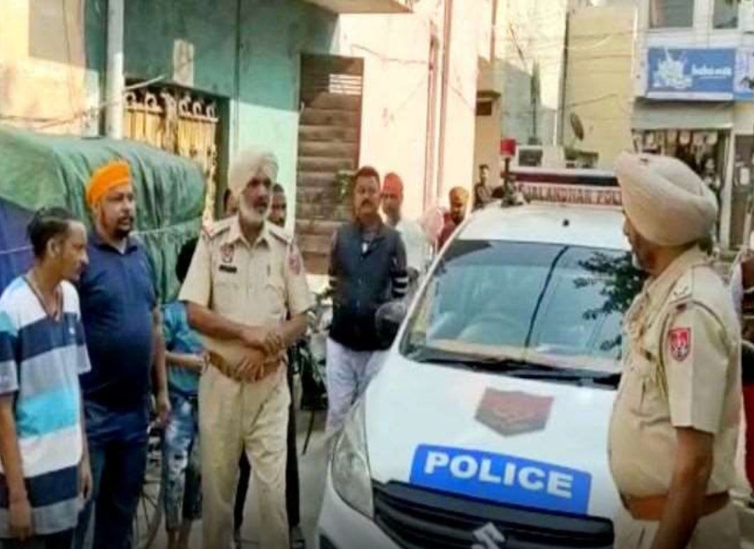 Police raided the residential area of Jalandhar and caught the boys and girls from the hotel in an objectionable condition.
