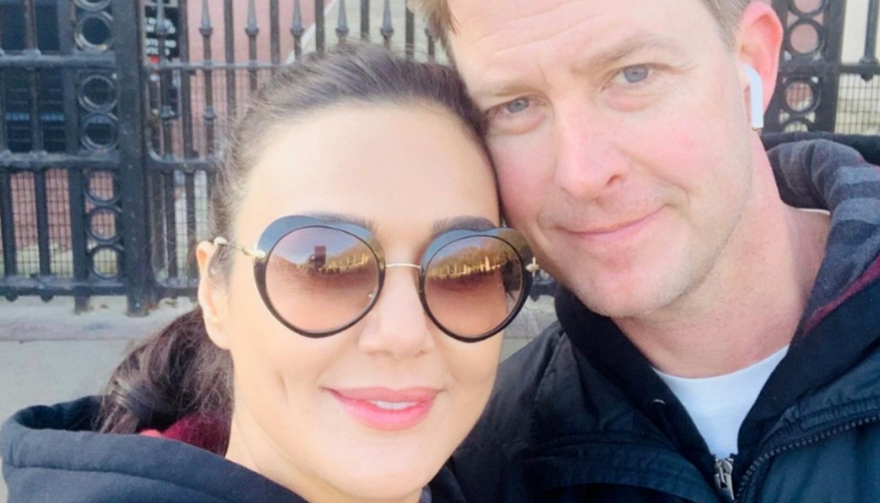 Knock of happiness at Bollywood actress Preity Zinta's house, Preity becomes mother of twins