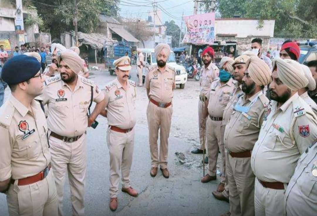 In order to increase the strictness against drug smuggling in Jalandhar, the police took out a flag march in Qazi Mandi