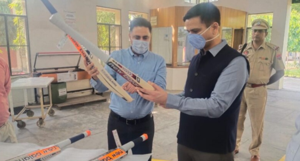 Deputy commissioner visited the major industry manufacturing cricket goods, appealed to give maximum employment to the youth