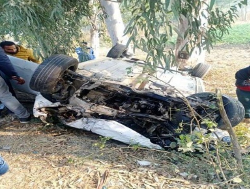 Couple died in a painful road accident in Jalandhar, husband and wife were coming to Jalandhar to get medicines from Tanda, two youths seriously injured