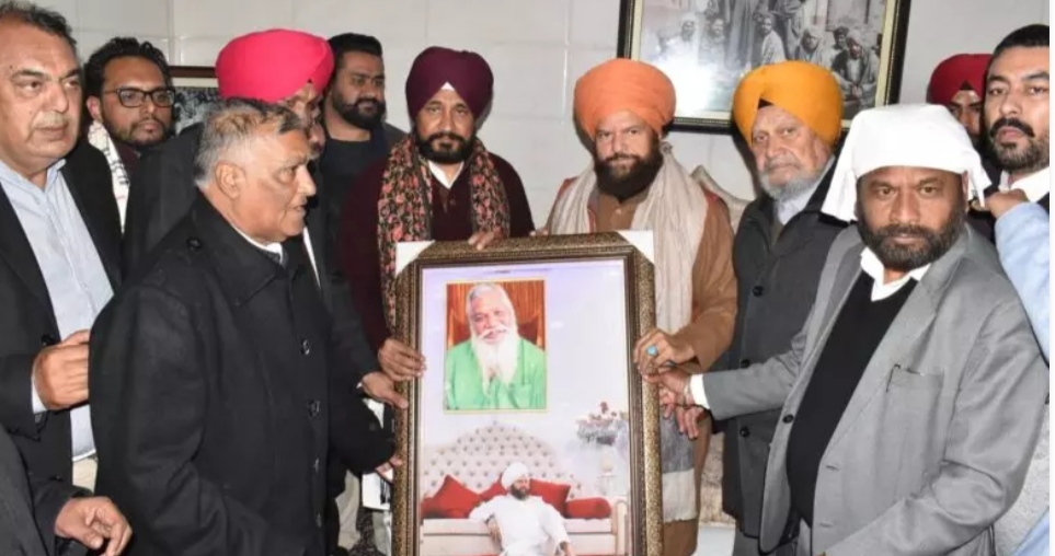 Punjab CM Charanjit Singh Channi paid obeisance at Dera Baba Murad Shah and Darbar Almast Bapu Lal Badshah