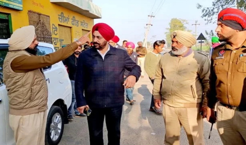 Big robbery in broad daylight in Punjab, robbers snatched Rs 3.5 lakh from cashier
