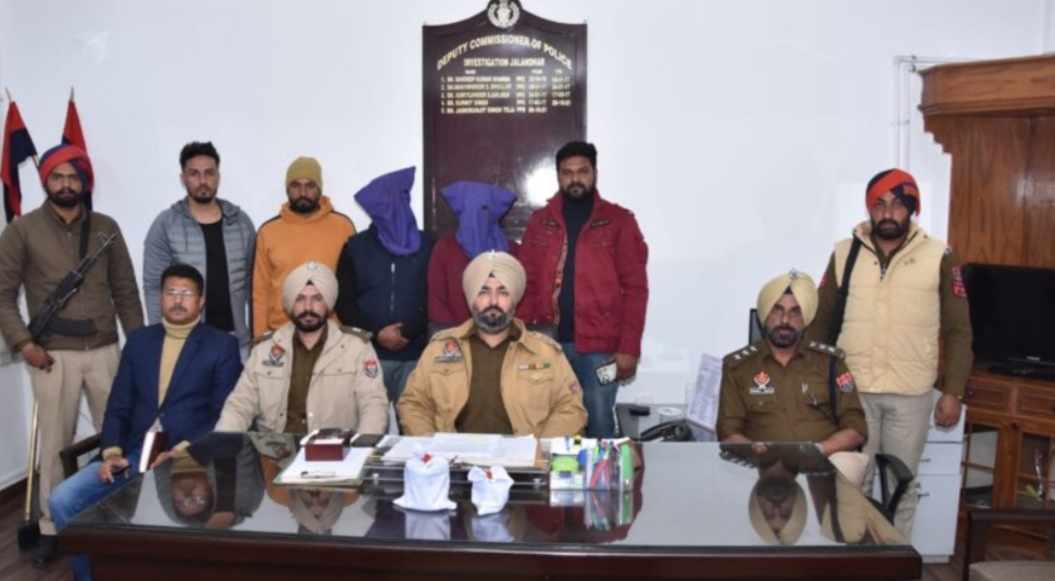 Police caught two people supplying heroin under the guise of Maniyari's shop