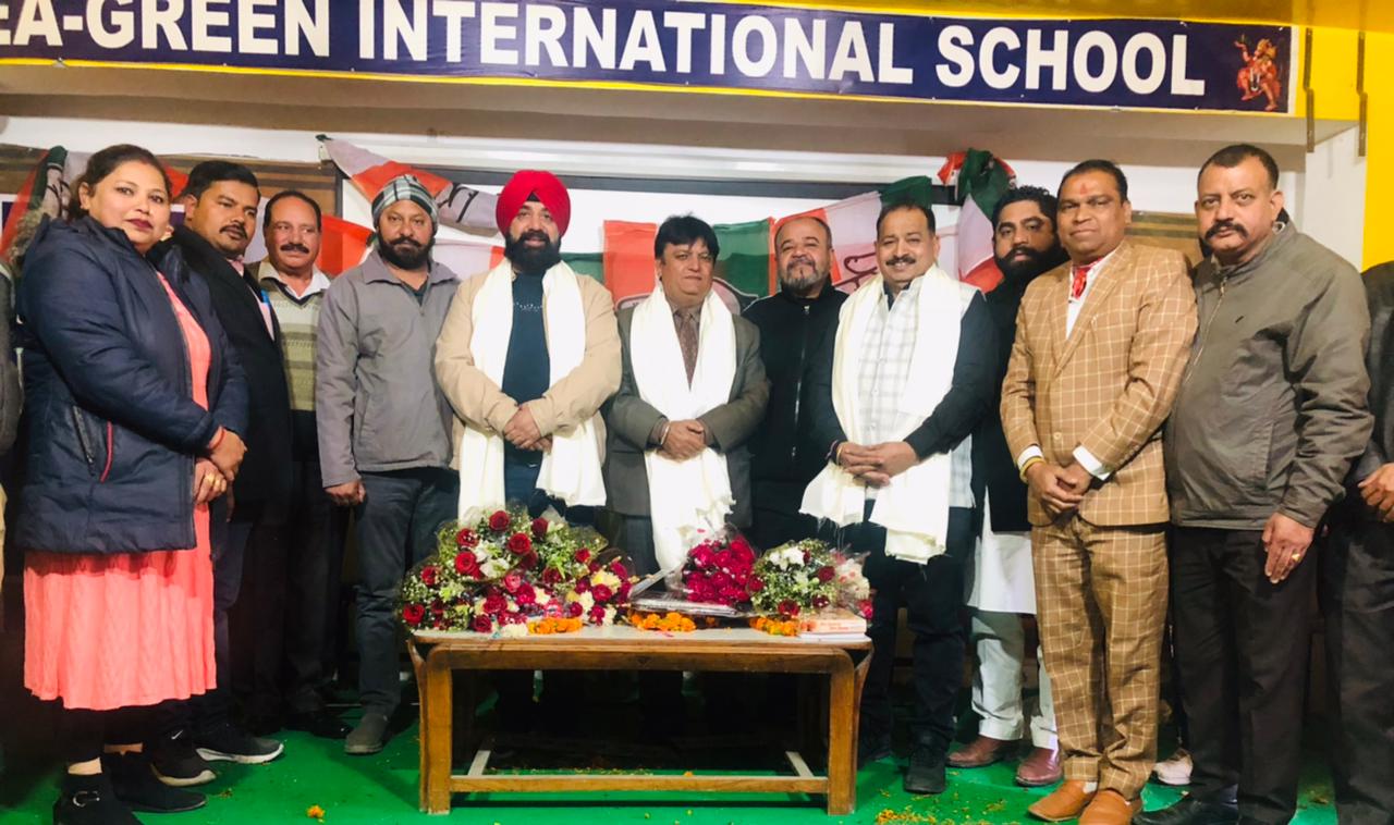 Bhagwan Parshuram Seva Sang Chairman Kamal Dev Joshi honored Congress District President Balraj Thakur and Executive President Harjinder Lada, Nirmaljit Singh Nimma and Vijay Dakoha by giving letters of honor.